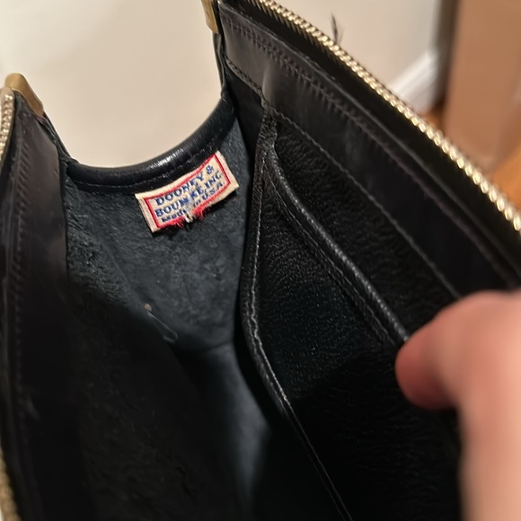 Dooney & Bourke Vintage black leather medallion logo crossbody bag - Picture 7 of 7